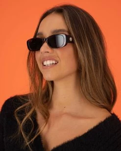 Le Specs Unreal Sunglasses 9 Le Specs Unreal Sunglasses -Women's Fashion Select Stores 20301947 01 RT XL